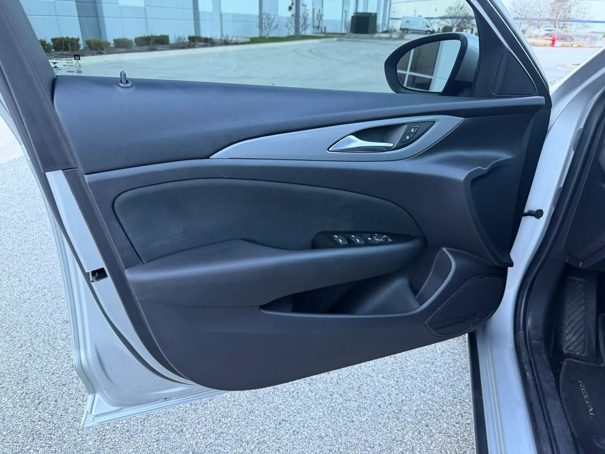 Used 2018 Buick Regal Preferred FWD image 15