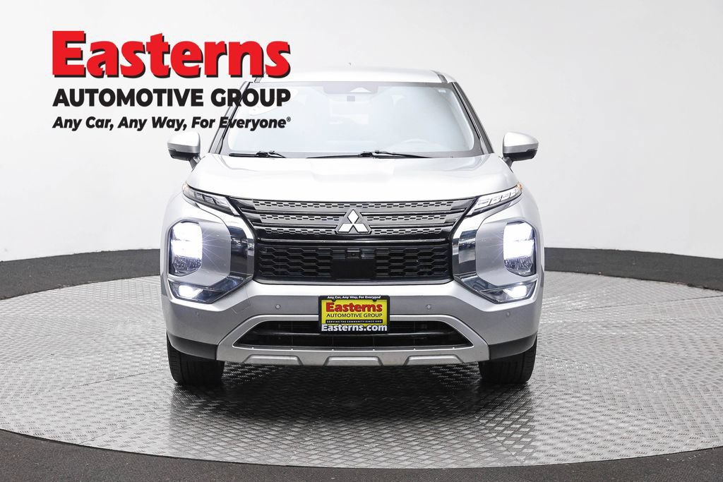 Used 2024 Mitsubishi Outlander SE FWD image 2