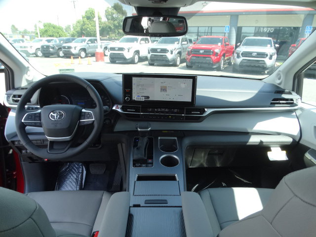 New 2026 Toyota Sienna XLE image 15