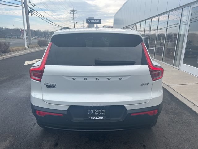 Certified 2025 Volvo XC40 B5 Plus AWD/4WD image 4