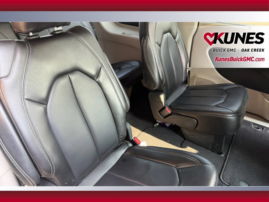 Used 2023 Chrysler Pacifica Touring-L FWD image 34