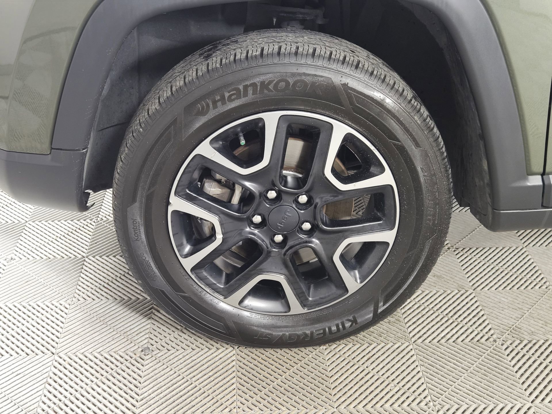 Used 2019 Jeep Compass Trailhawk w/ Cold Weather Group image 11