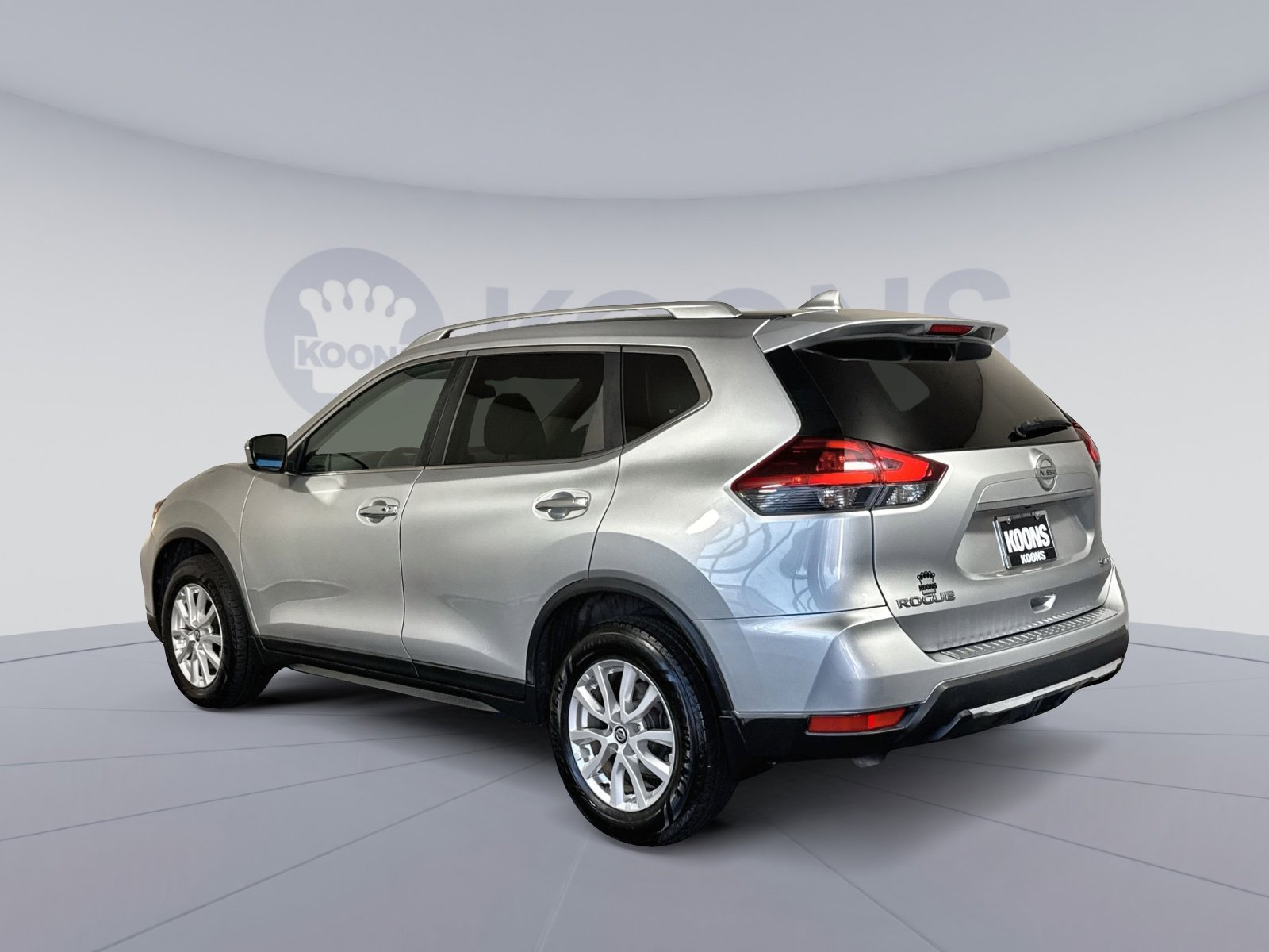 Used 2018 Nissan Rogue SV image 4