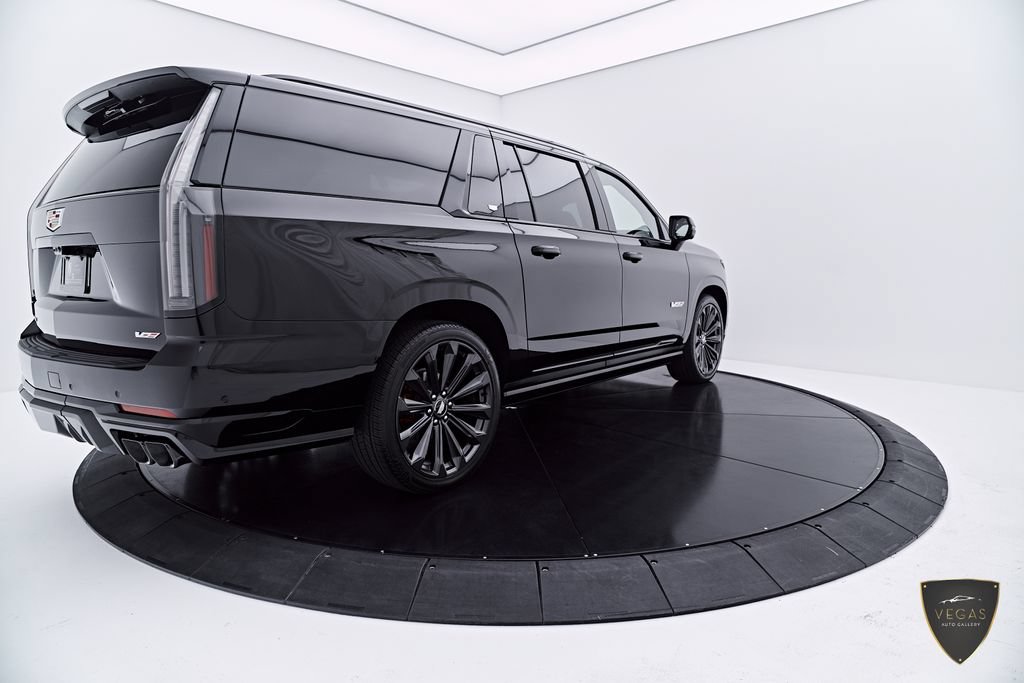 Used 2026 Cadillac Escalade ESV V AWD/4WD image 12