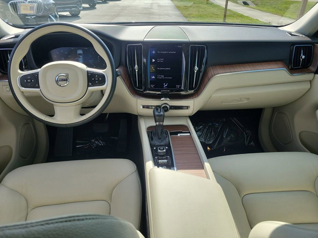 Used 2021 Volvo XC60 T5 Momentum w/ Protection Package Premier image 21