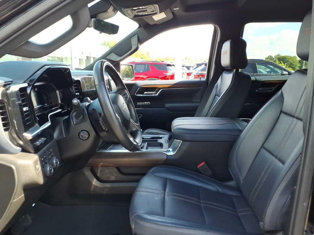 Certified 2023 Chevrolet Silverado 1500 High Country w/ Technology Package AWD/4WD image 11