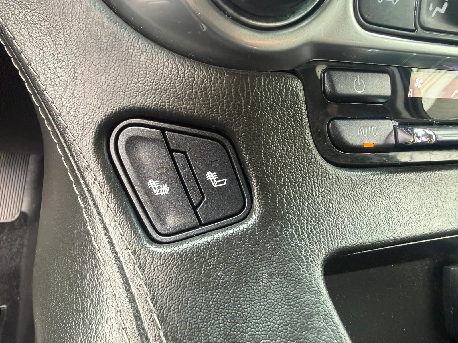 Used 2017 Chevrolet Suburban LT AWD/4WD image 28