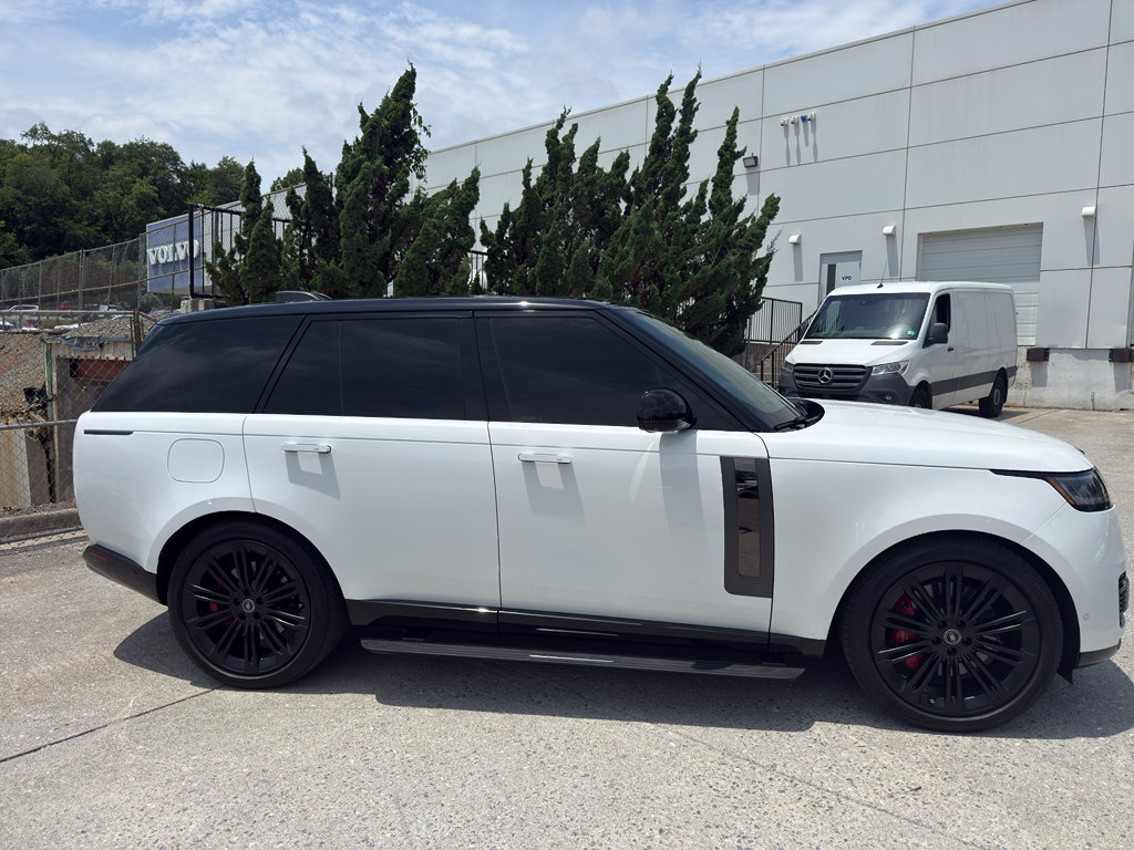 Used 2024 Land Rover Range Rover SV AWD/4WD image 5