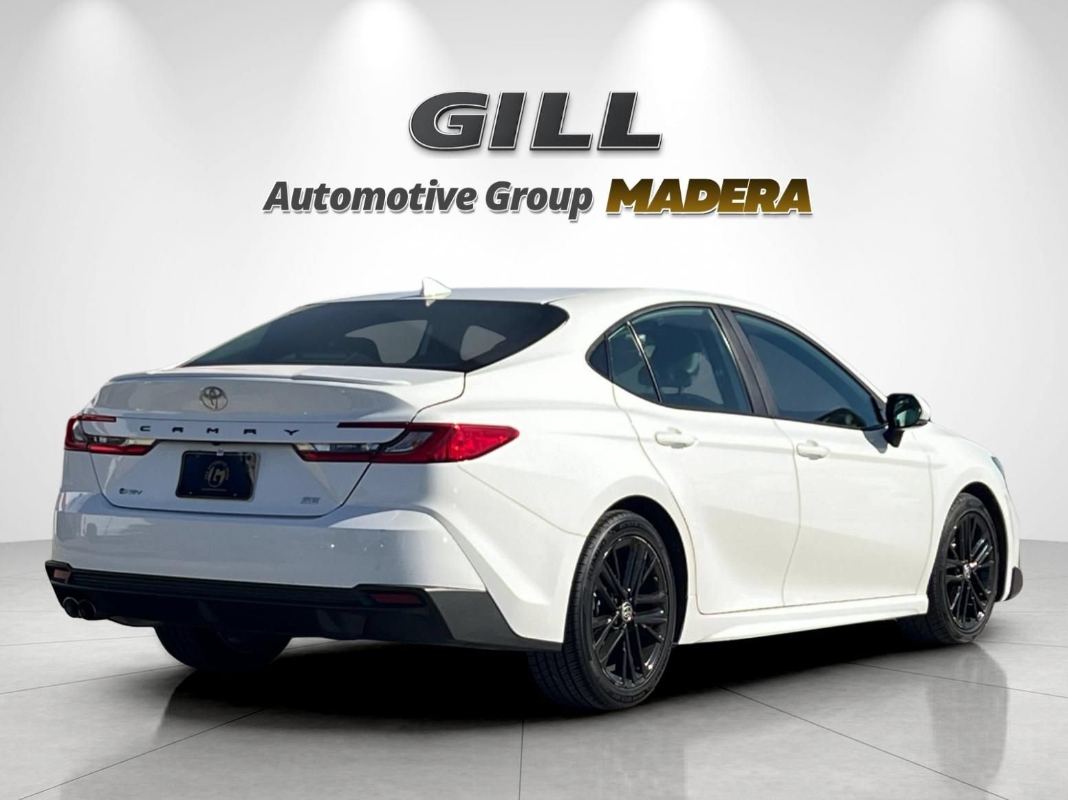 Used 2025 Toyota Camry SE FWD image 3