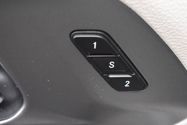 Used 2023 Chrysler Pacifica Touring-L FWD image 21