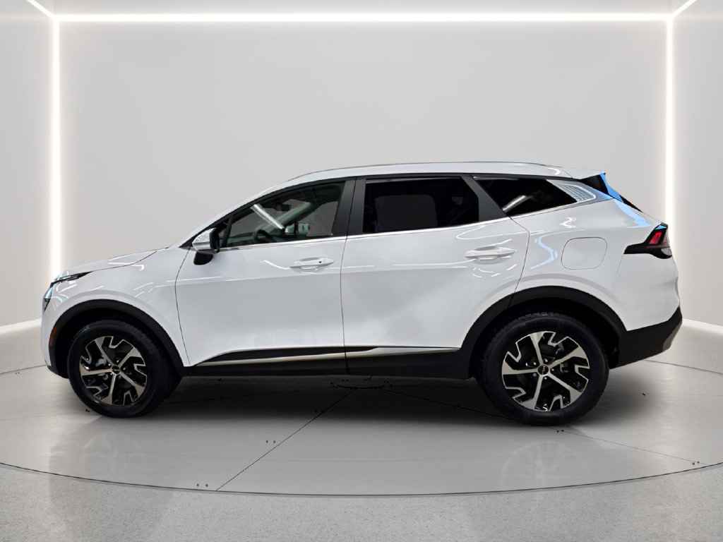 Used 2024 Kia Sportage EX AWD/4WD image 2