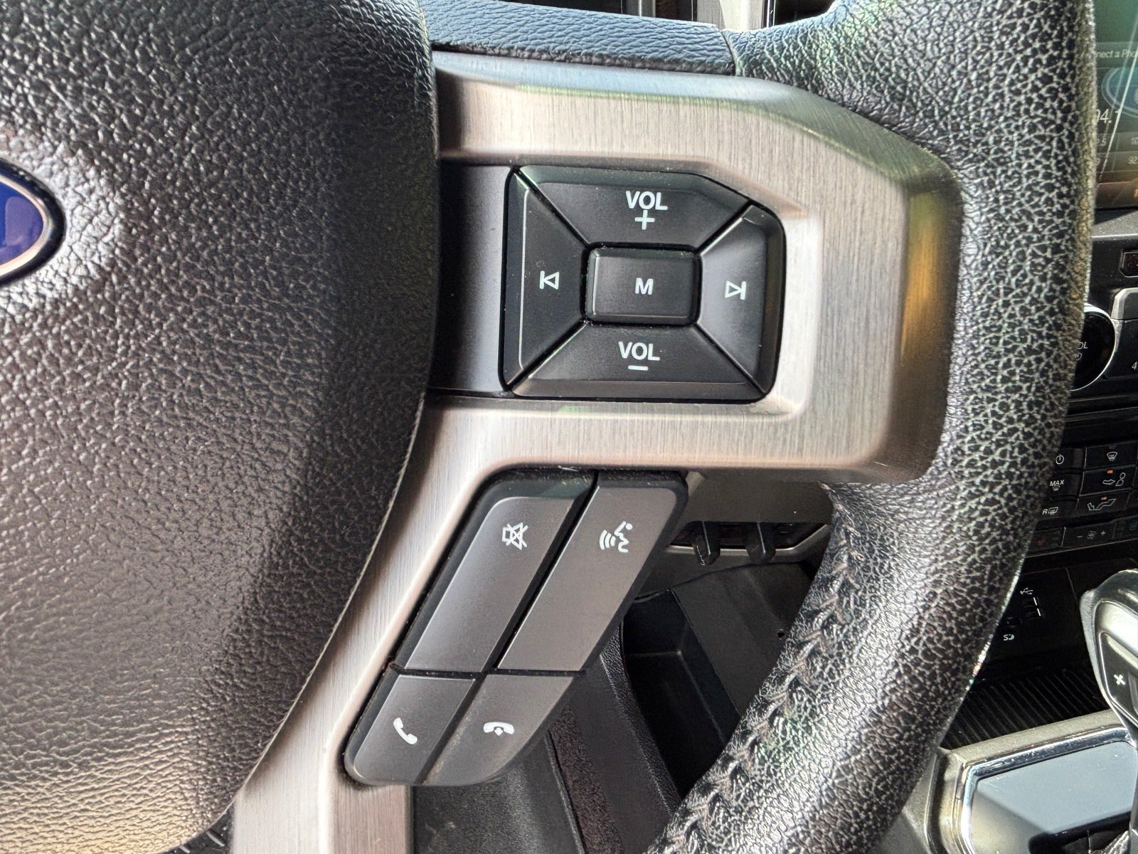 Used 2015 Ford F150 Platinum w/ Equipment Group 701A Luxury AWD/4WD image 24