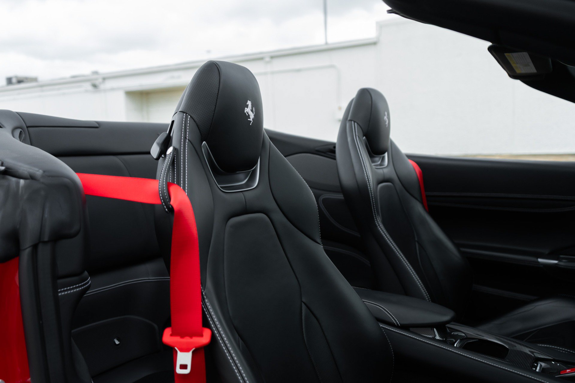 Used 2019 Ferrari Portofino RWD image 30