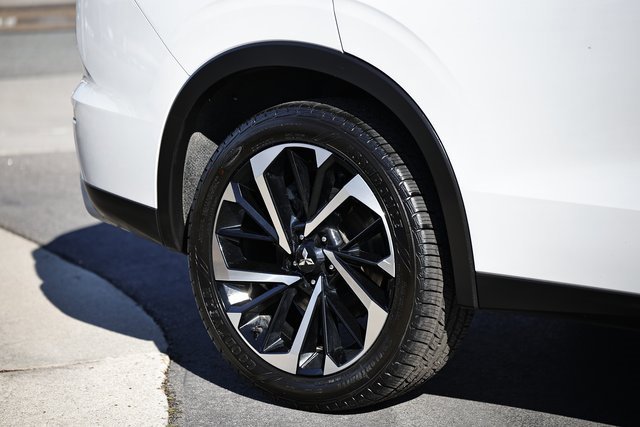 Used 2024 Mitsubishi Outlander SE image 10