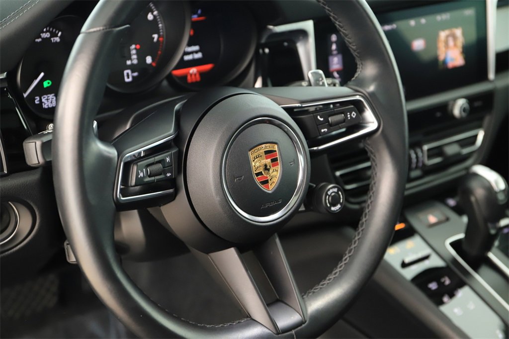 Used 2023 Porsche Macan Turbo image 16