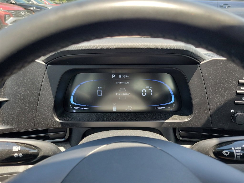 Used 2025 Hyundai Elantra Sport image 18