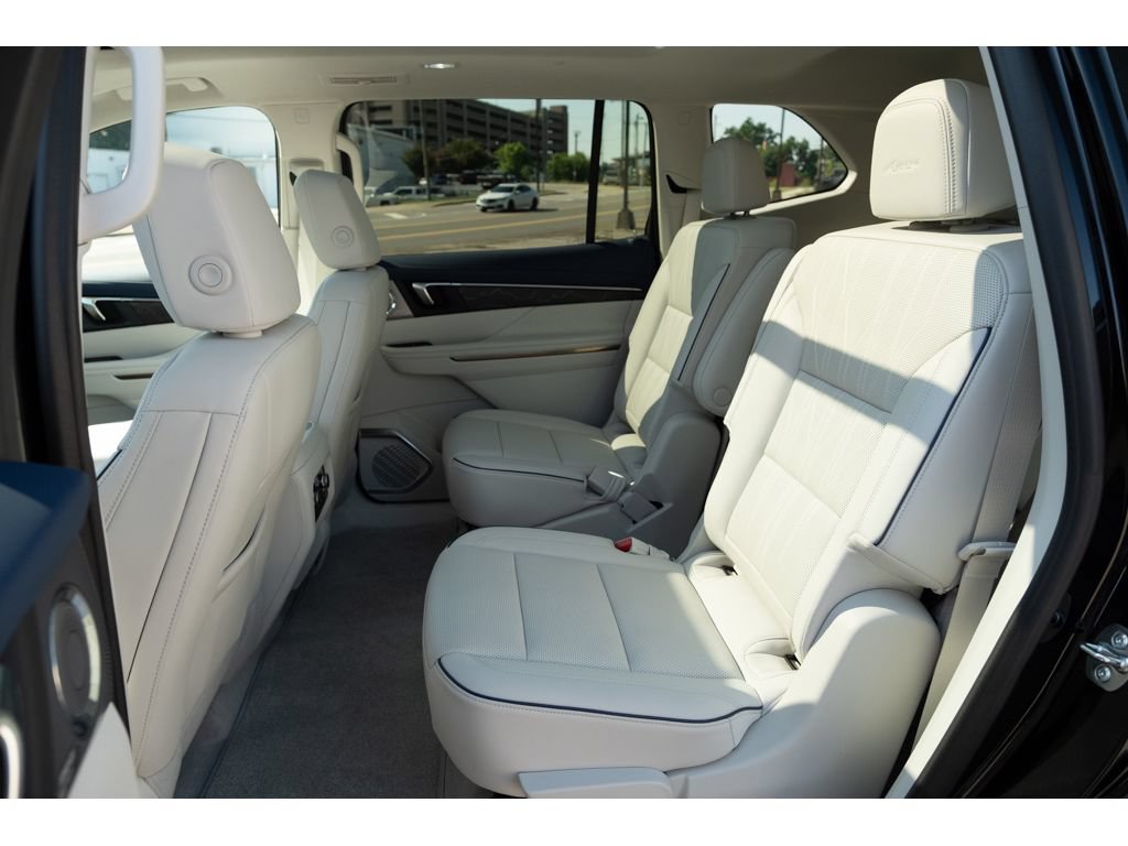 Used 2025 Buick Enclave Avenir w/ Super Cruise Package FWD image 13
