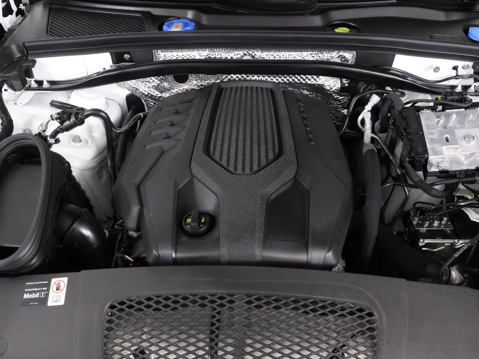 Certified 2026 Porsche Macan AWD/4WD image 26