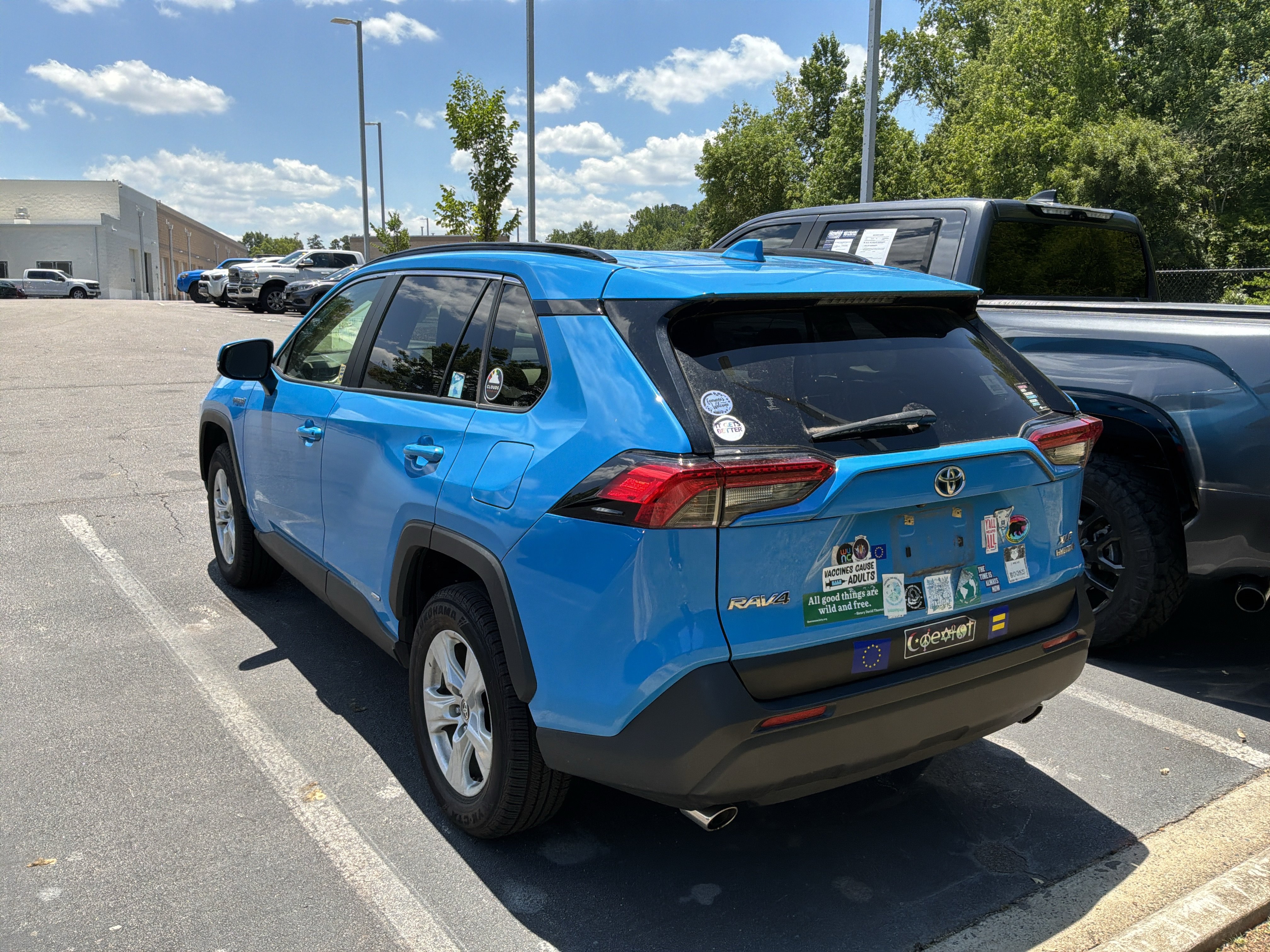 Used 2020 Toyota RAV4 XLE w/ Convenience Package AWD/4WD image 9