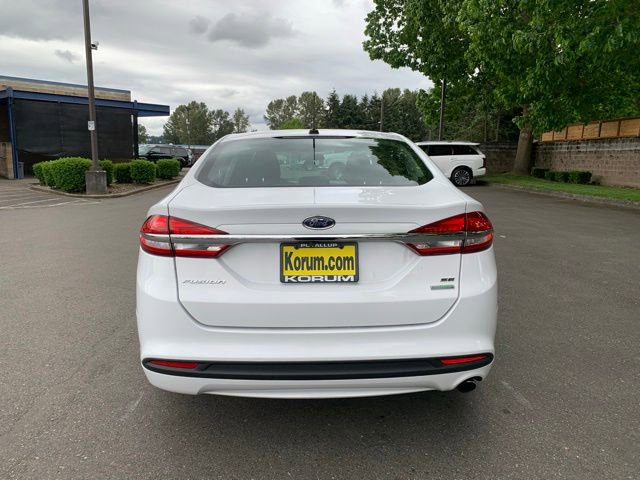 Used 2017 Ford Fusion SE FWD image 4
