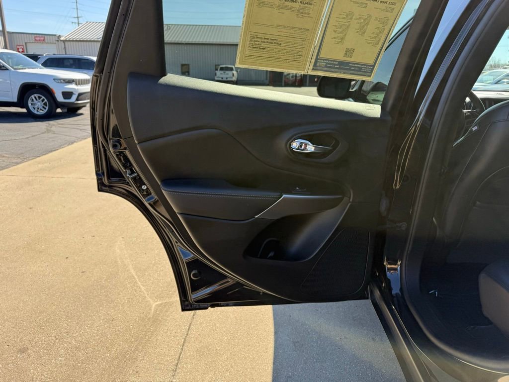 Used 2021 Jeep Cherokee Latitude Lux w/ Sun & Sound Group image 17