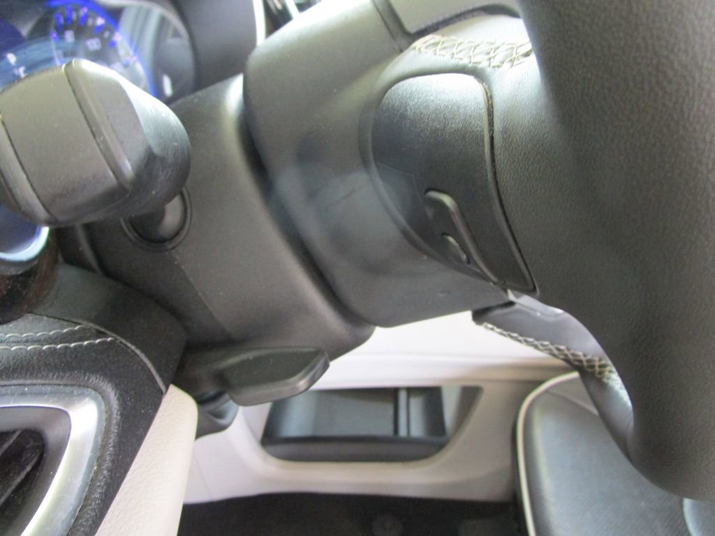 Used 2023 Chrysler Pacifica Limited FWD image 27