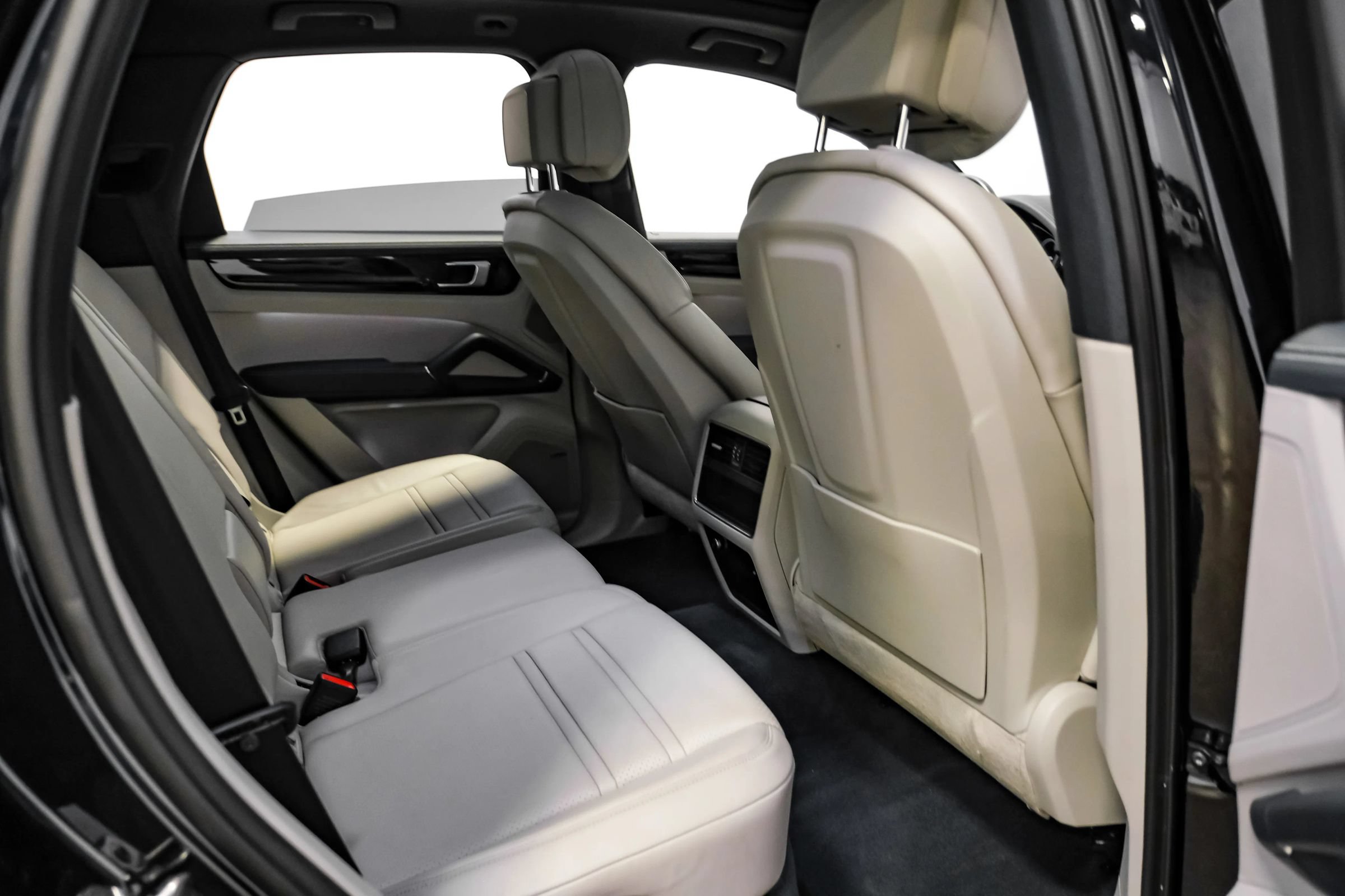 Used 2019 Porsche Cayenne AWD/4WD image 32