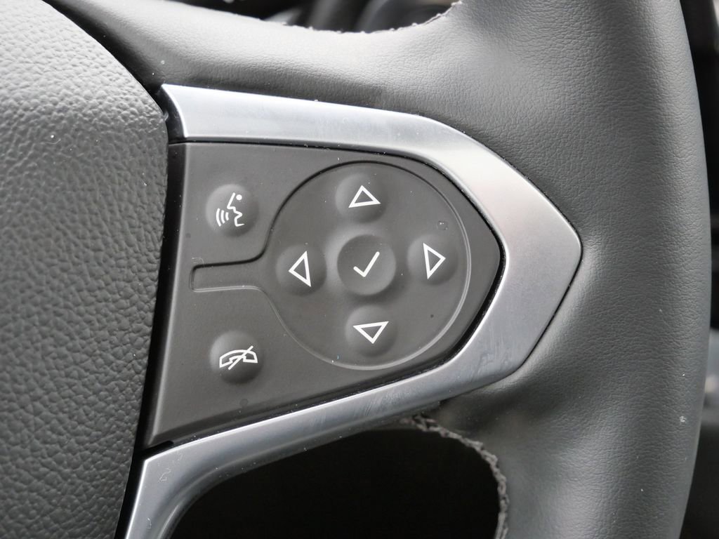 Used 2023 Chevrolet Traverse RS image 38