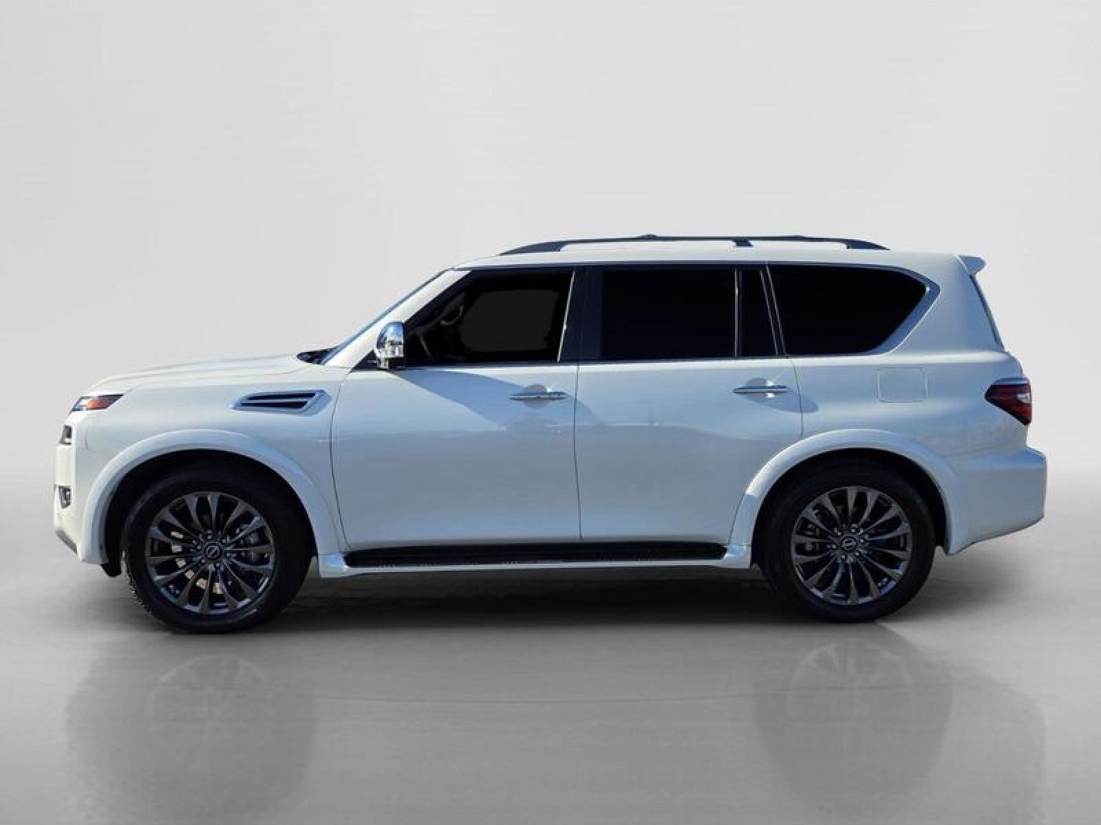 Used 2023 Nissan Armada Platinum w/ Captain's Chairs Package AWD/4WD image 2