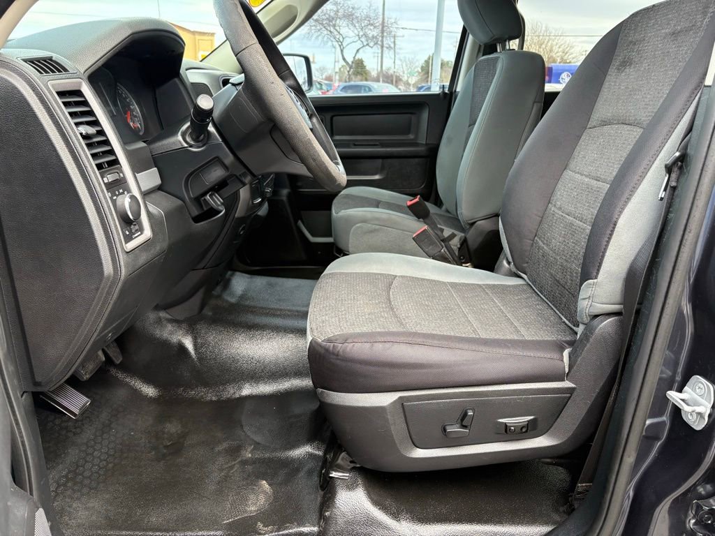 Used 2014 RAM 1500 4x4 Crew Cab w/ Protection Group image 11
