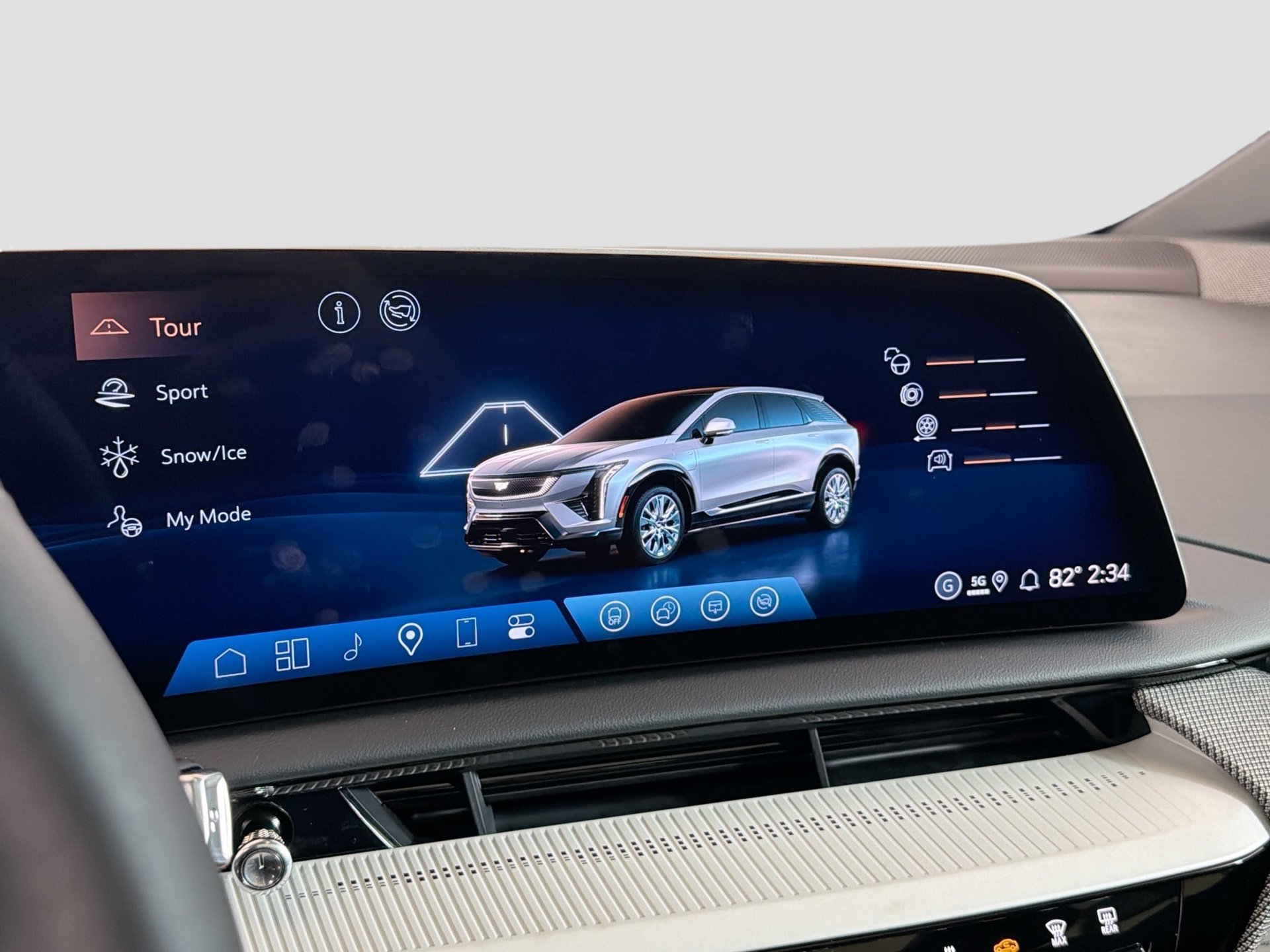 New 2027 Cadillac Optiq Sport w/ LPO, ONYX Package AWD/4WD image 28