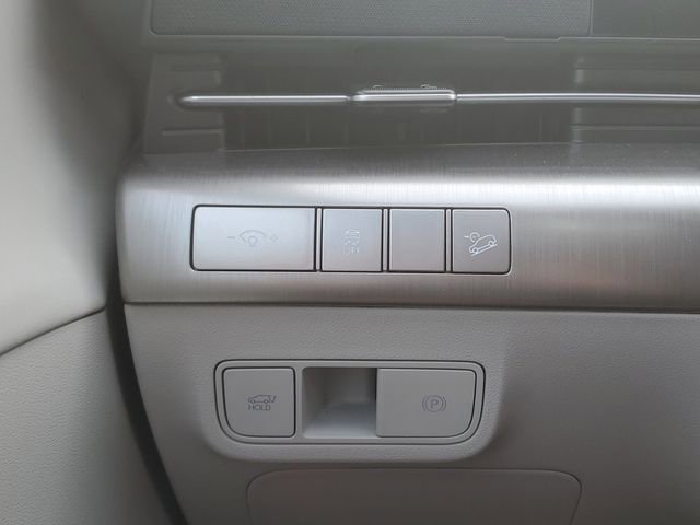 Used 2025 Hyundai Kona Limited image 21