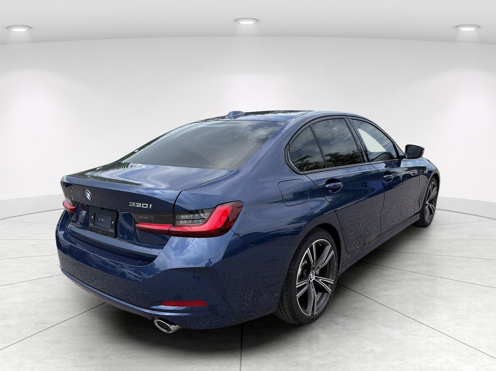 Used 2023 BMW 330i Sedan w/ Premium Package RWD image 4