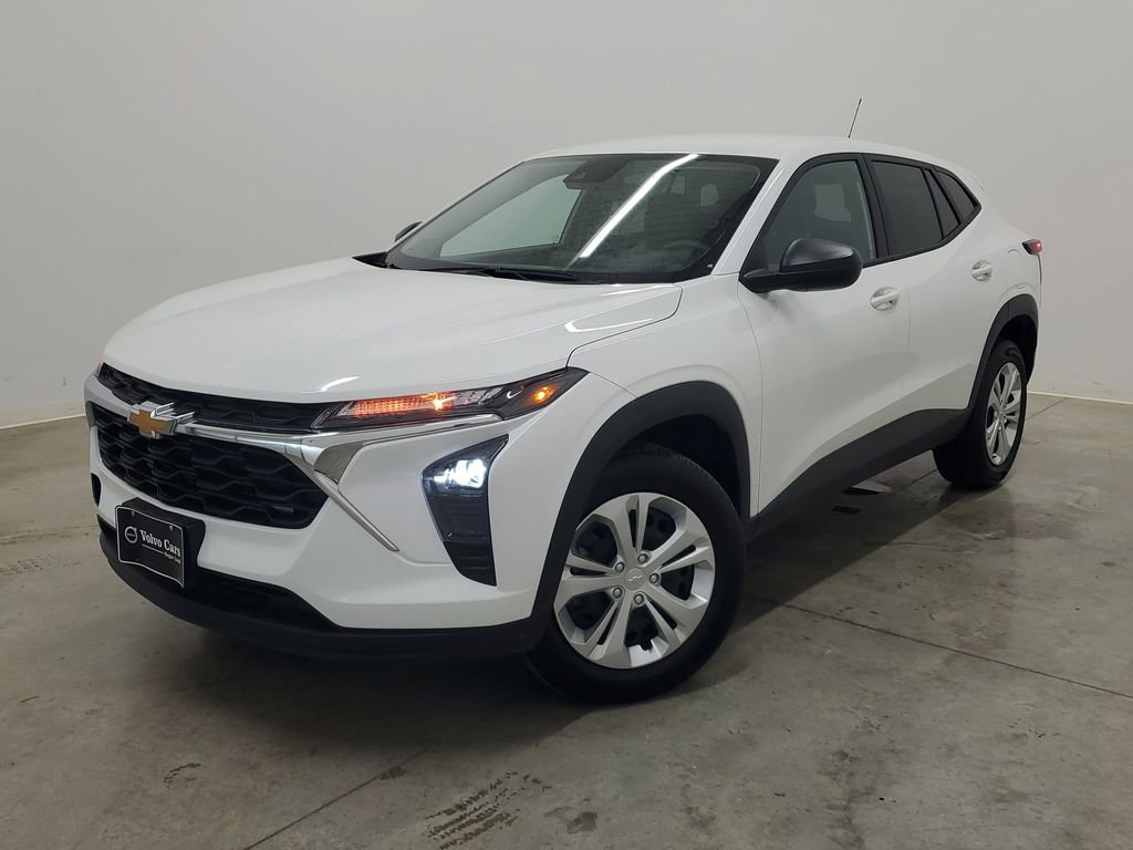 Used 2025 Chevrolet Trax LS w/ Driver Confidence Package image 30