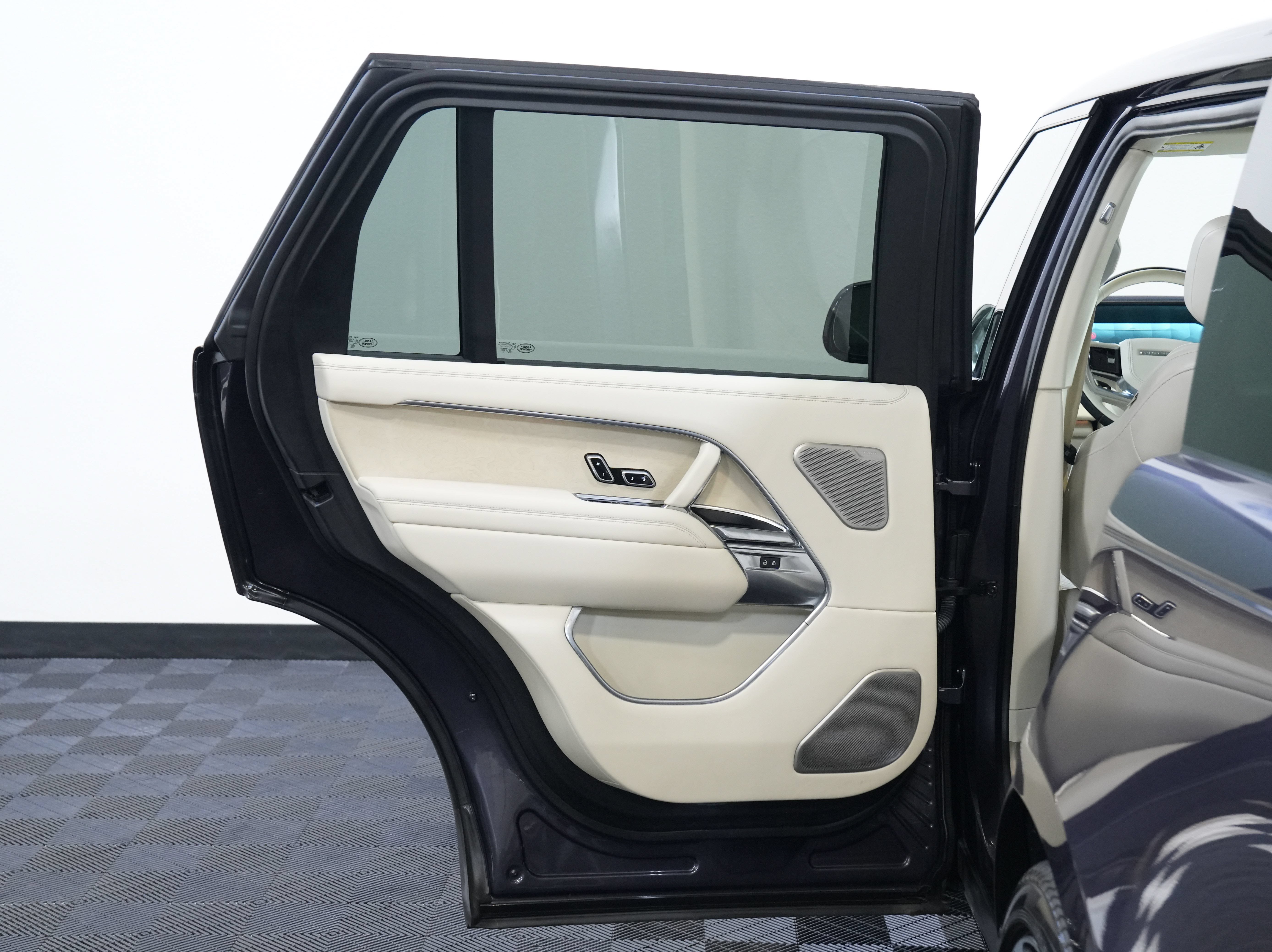 Used 2023 Land Rover Range Rover SV AWD/4WD image 26