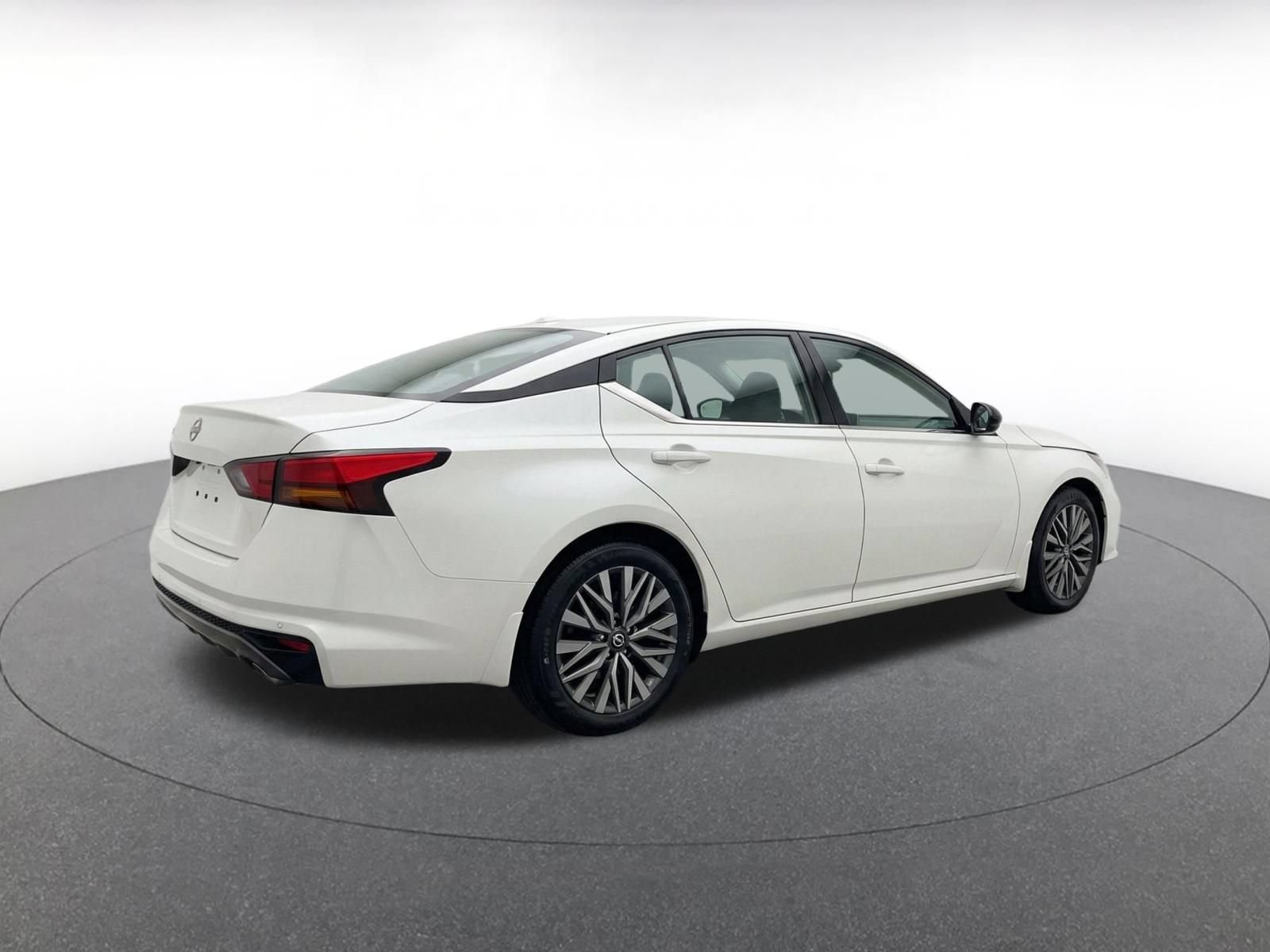 Used 2026 Nissan Altima 2.5 SV FWD image 9