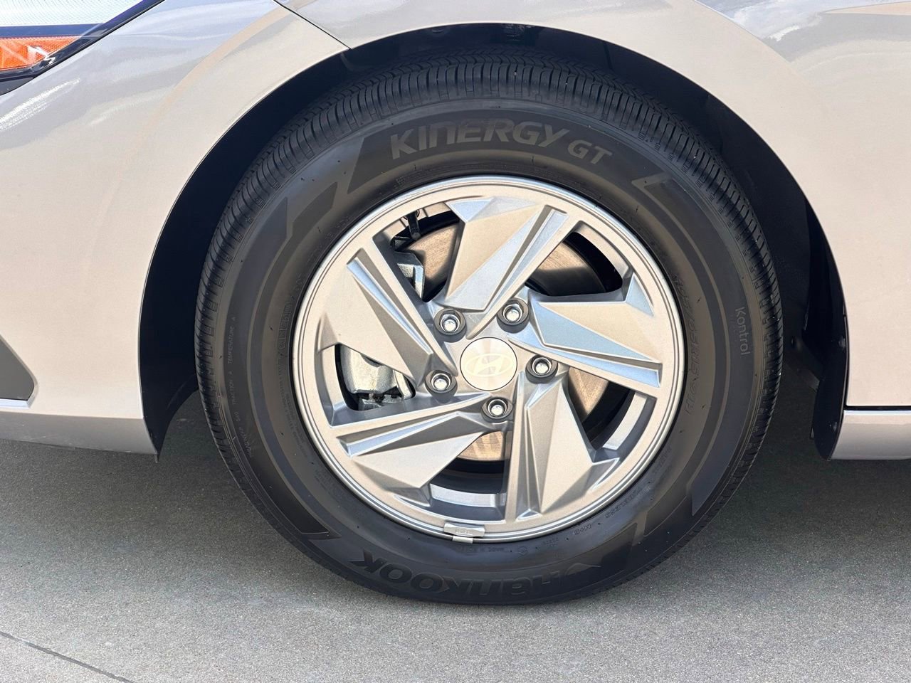 Certified 2026 Hyundai Elantra SE FWD image 9