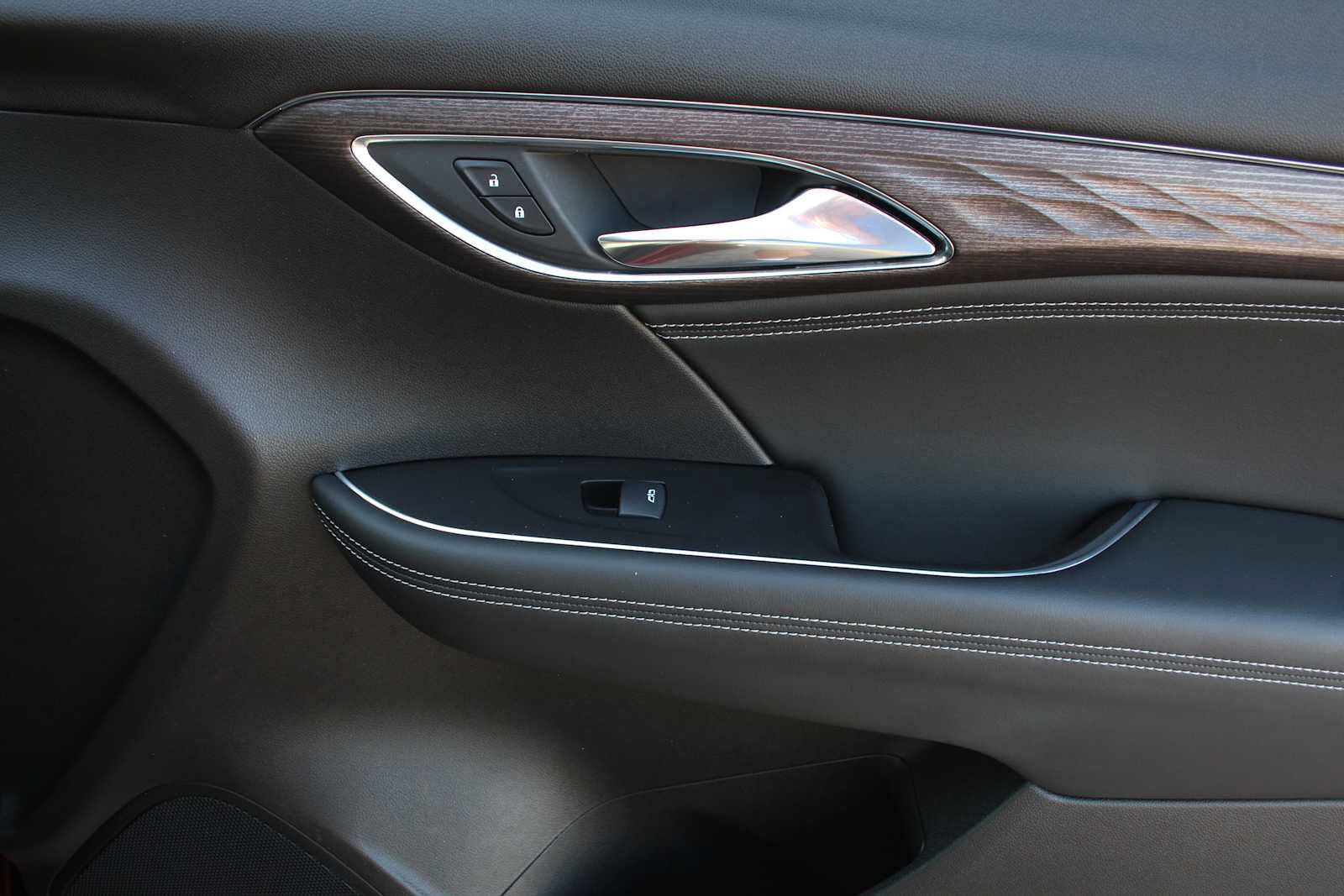 Used 2023 Buick Envision Avenir AWD/4WD image 18