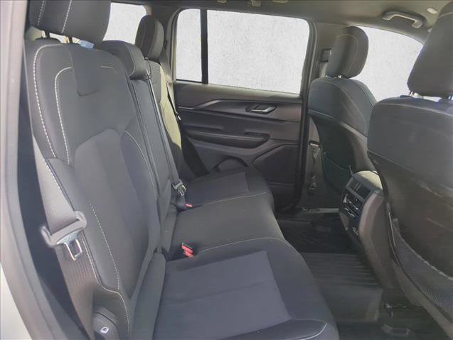 Used 2024 Jeep Grand Cherokee Laredo AWD/4WD image 14