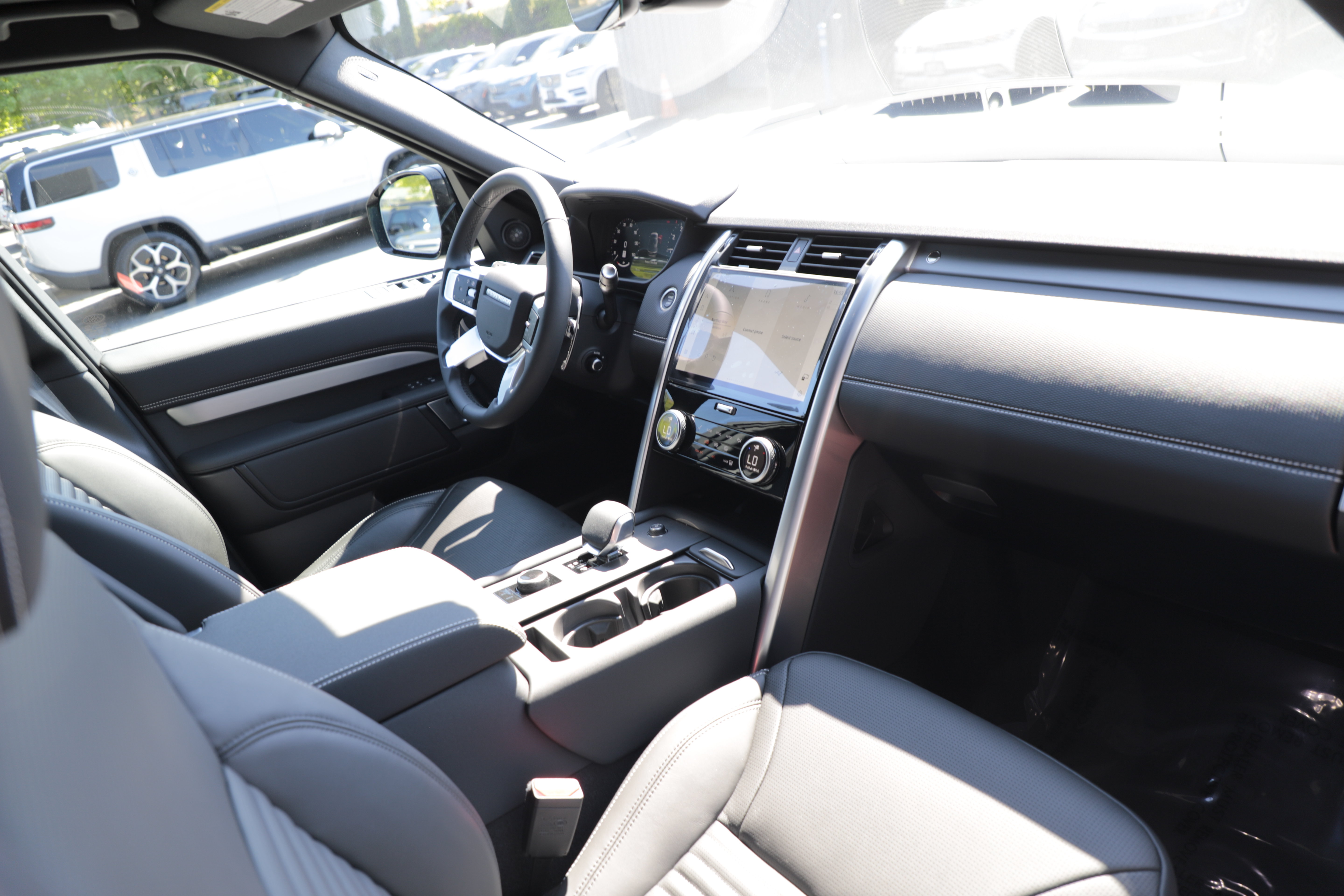 New 2026 Land Rover Discovery Limited Edition AWD/4WD image 13