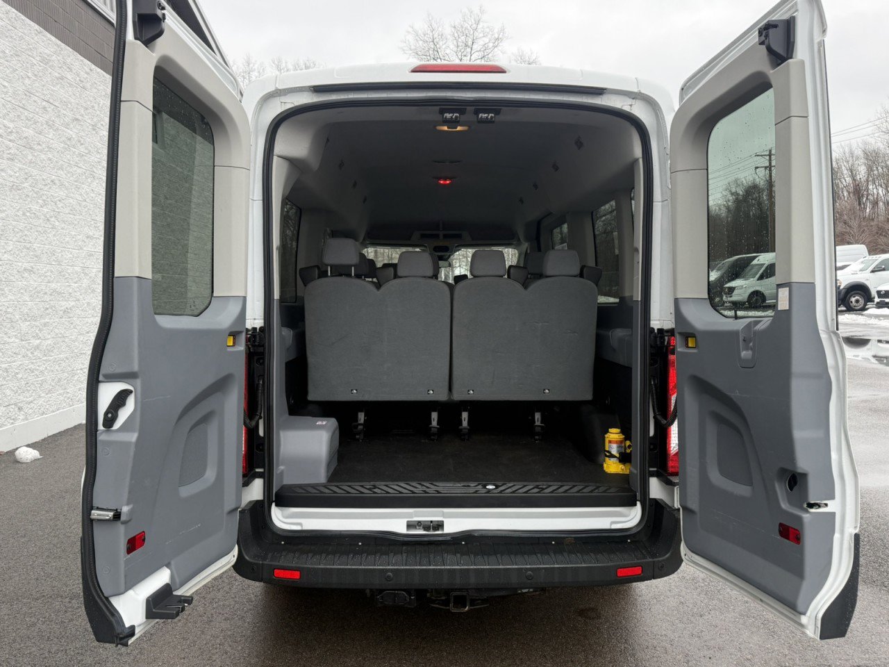 Used 2017 Ford Transit 350 XLT image 7