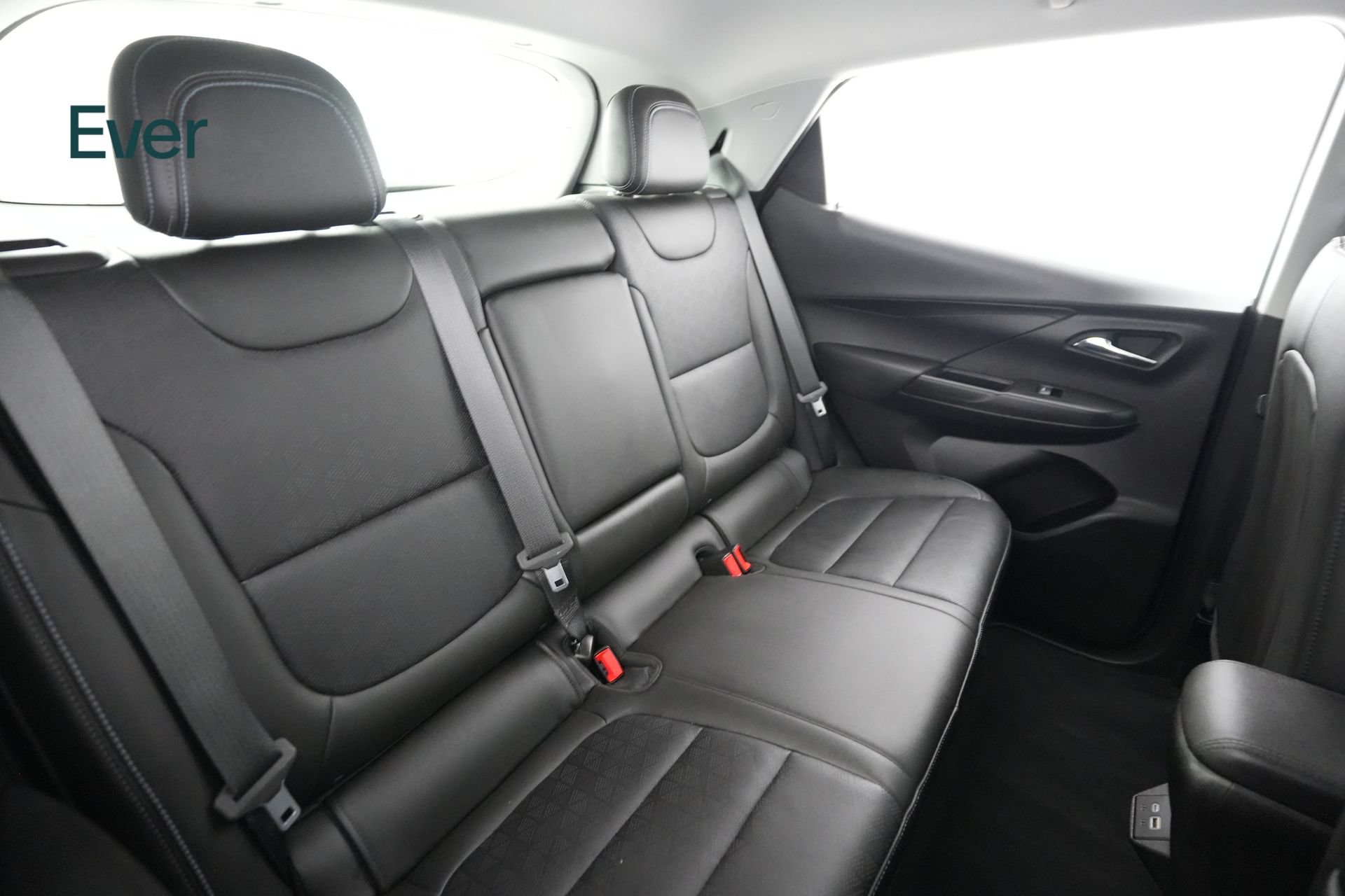 Used 2023 Chevrolet Bolt LT w/ Infotainment Package FWD image 5