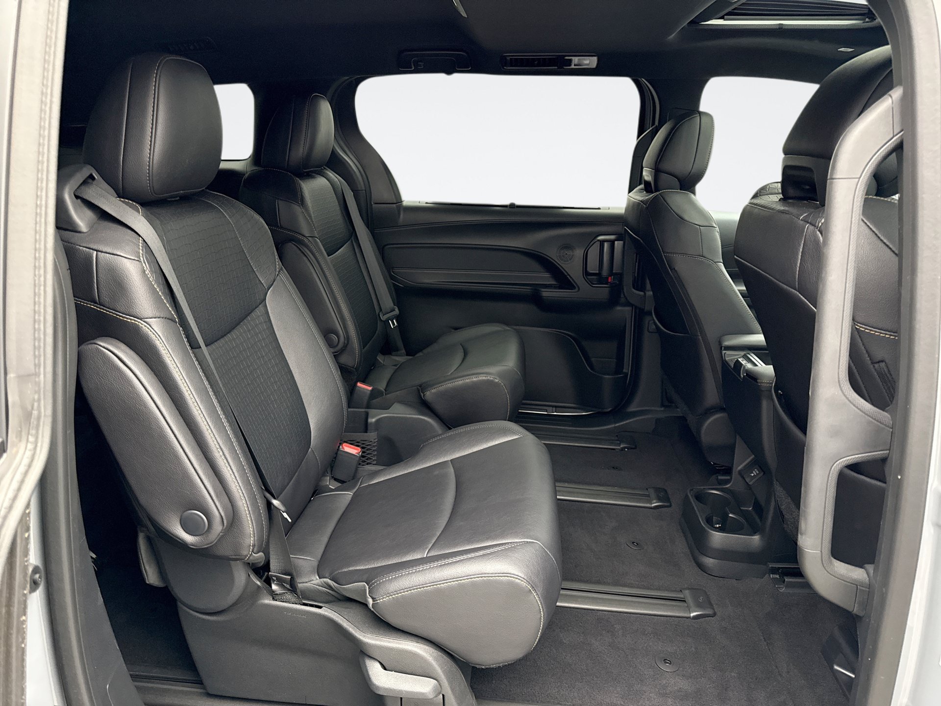 Used 2025 Toyota Sienna XLE Woodland Edition AWD/4WD image 20