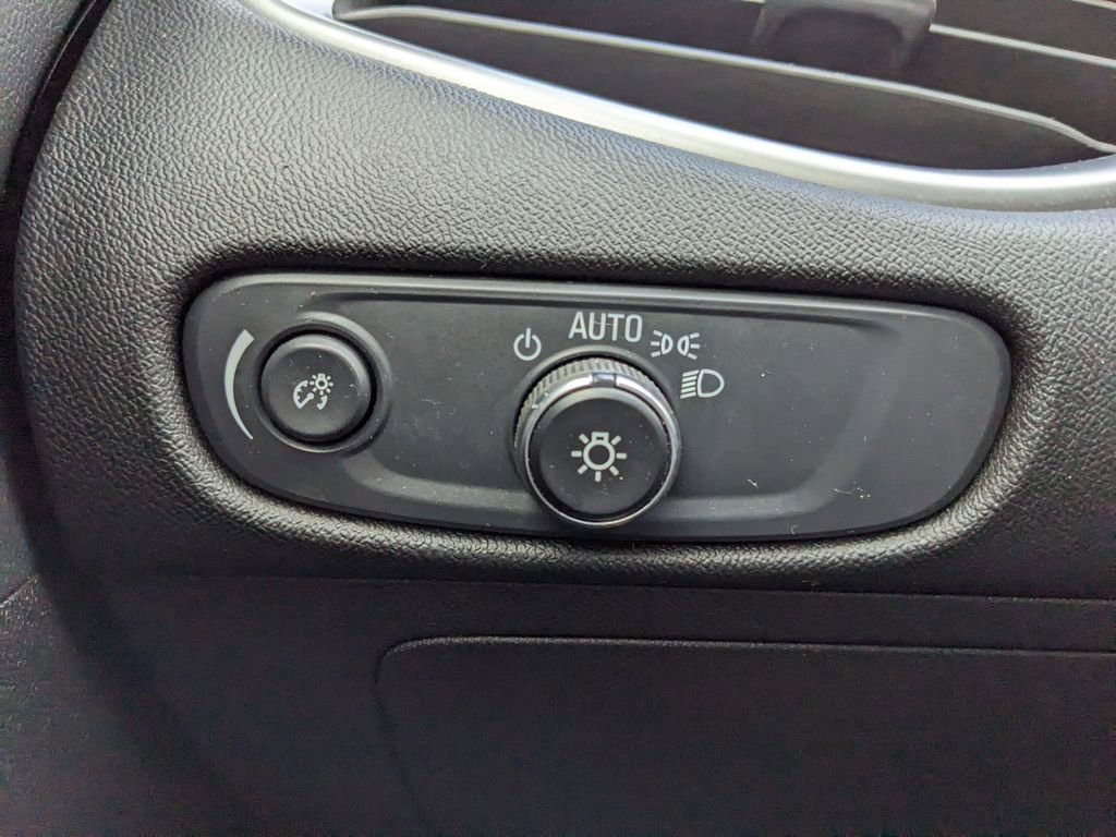 Used 2025 Chevrolet Malibu LT image 47