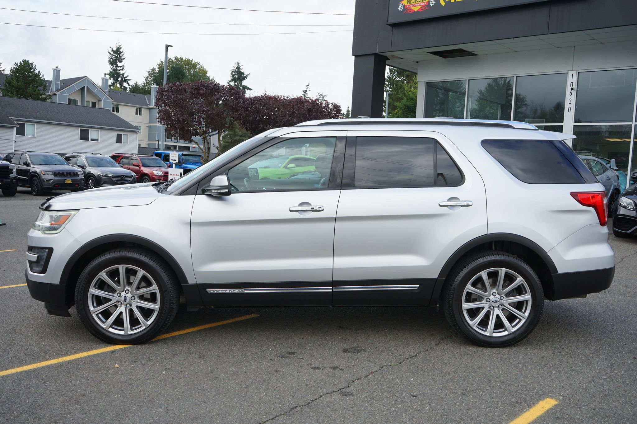 Used 2016 Ford Explorer Limited AWD/4WD image 2
