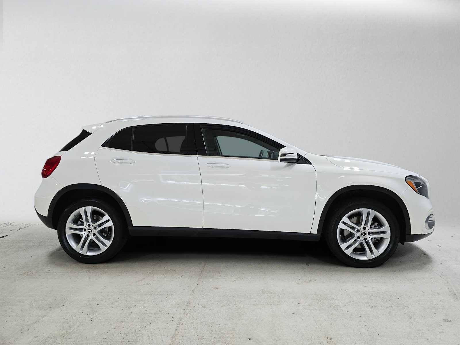 Used 2019 Mercedes-Benz GLA 250 4MATIC image 2