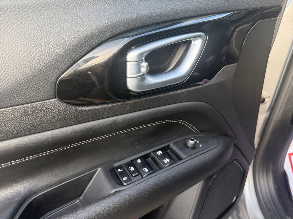 Used 2023 Jeep Compass Altitude image 17