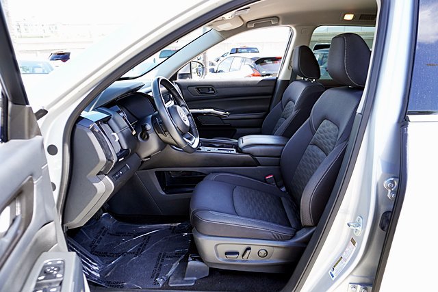 Used 2024 Nissan Pathfinder SV FWD image 21
