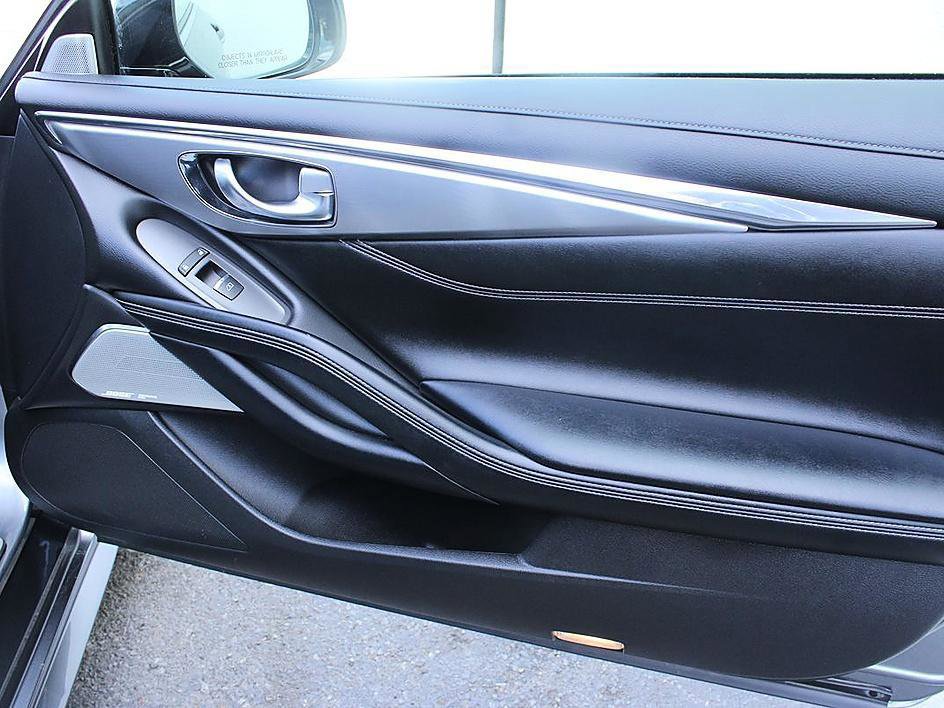 Used 2019 INFINITI Q60 3.0t Luxe w/ Essential Package RWD image 13