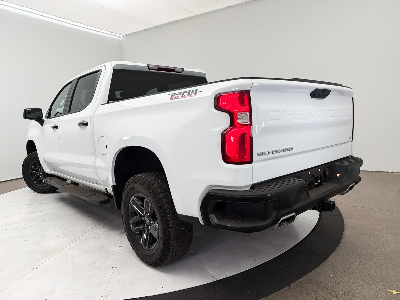 Used 2024 Chevrolet Silverado 1500 LT Trail Boss w/ Protection Package AWD/4WD image 7
